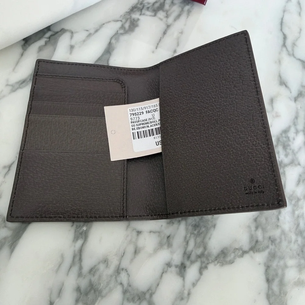 Gucci GG Supreme Canvas Bifold Passport Case Wallet Brown 795229